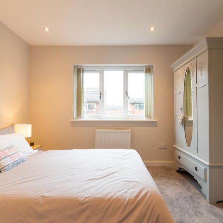 ווית'נשו Beautiful 6 Bedroom Holiday Home, Manchester מראה חיצוני תמונה