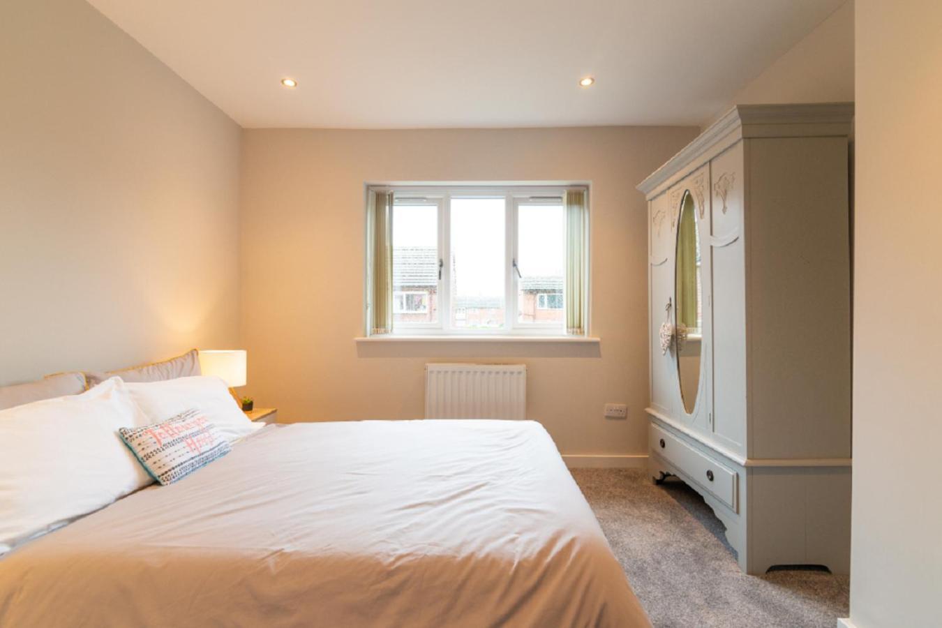 ווית'נשו Beautiful 6 Bedroom Holiday Home, Manchester מראה חיצוני תמונה