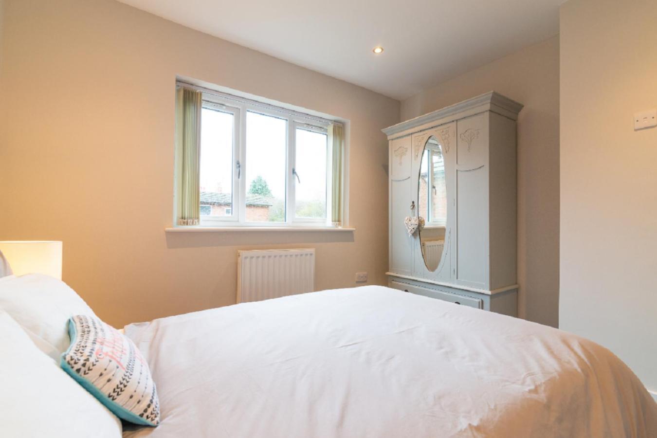 ווית'נשו Beautiful 6 Bedroom Holiday Home, Manchester מראה חיצוני תמונה