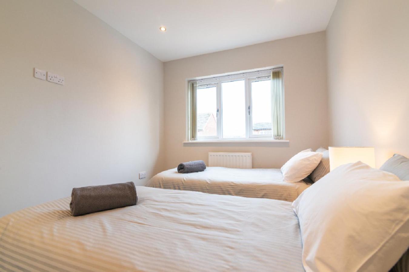 ווית'נשו Beautiful 6 Bedroom Holiday Home, Manchester מראה חיצוני תמונה
