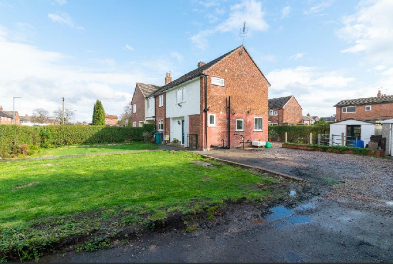 ווית'נשו Beautiful 6 Bedroom Holiday Home, Manchester מראה חיצוני תמונה