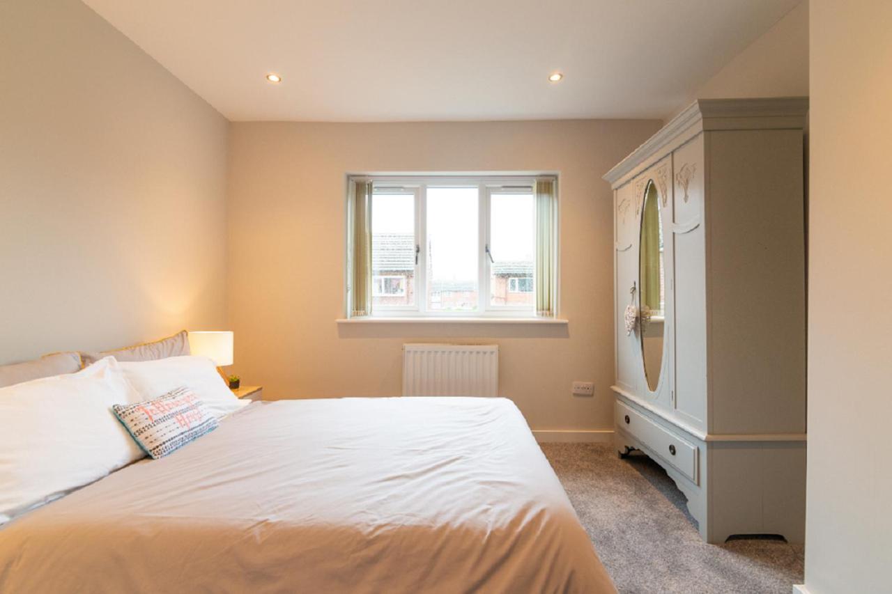 ווית'נשו Beautiful 6 Bedroom Holiday Home, Manchester מראה חיצוני תמונה